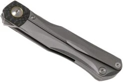 Bestech Thyra BT2106A Grey Blasted Titanium, Carbon Fibre Bolster, Satin Navaja, Diseño Kombou -Leatherman Tienda BHBT2106A 04 bestech